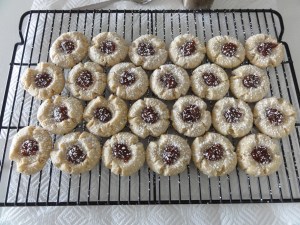 Raspberry almond thumbprint cookies post-dusting